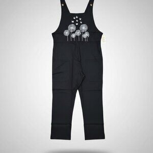Capatee Women’s Sleeveless Jumpsuit in size XXL.
